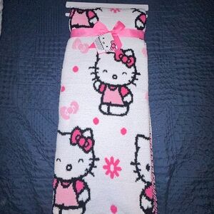 *NWT* FUZZY Hello Kitty Throw 🌸✨